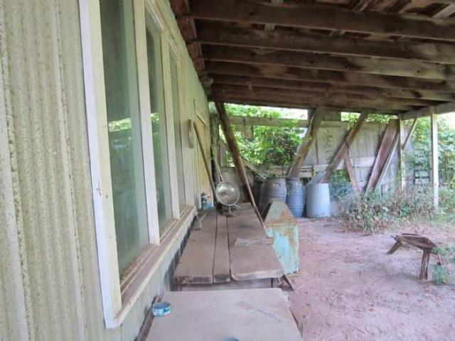 Abandoned Work Shop photo 4