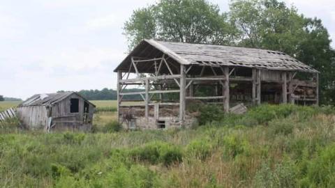 Abandoned Farm House - Woodstock-1940s-House25.jpg