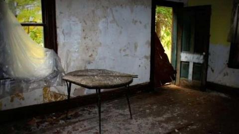 Rooms of Ruin - Left-To-Rot-in-Gibraltar105.jpg