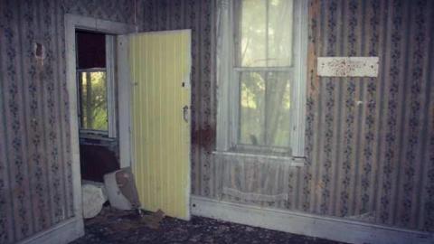 Rooms of Ruin - Left-To-Rot-in-Gibraltar98.jpg