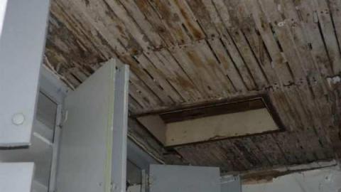 Abandoned just outseid of lamb - Lambeth-Country-Home158.jpg