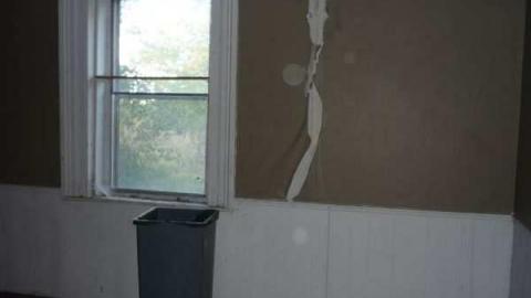 Abandoned just outseid of lamb - Lambeth-Country-Home164.jpg