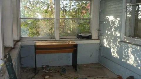 Abandoned just outseid of lamb - Lambeth-Country-Home31.jpg