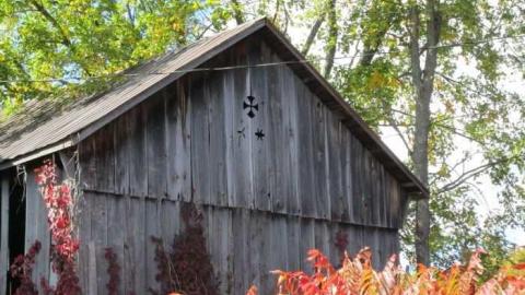 Such Grander - Log-Cabin-and-Barns3.jpg