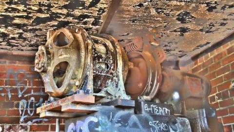 Total abandonment - Linseed-Factory366.jpg