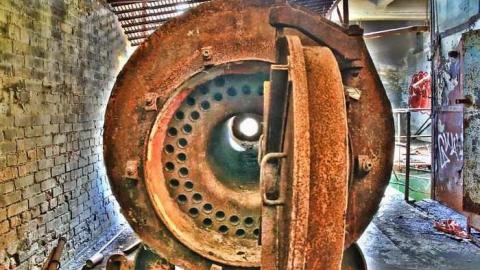 Total abandonment - Linseed-Factory367.jpg