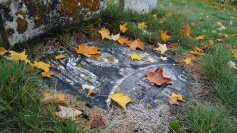 Robert Lyons carries on! - The-Old-Burying-Ground24.jpg