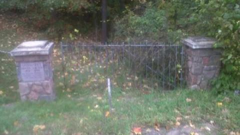 The Midhurst Pioneer Cemetary - The-Midhurst-Pioneer-Cemetery21.jpg