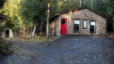 Passing a Stone - Green-Hill-Side85.jpg