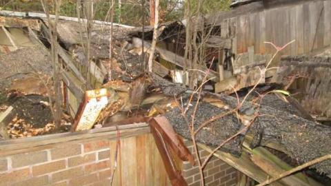 She's Still Alive - Burger-Place14.jpg