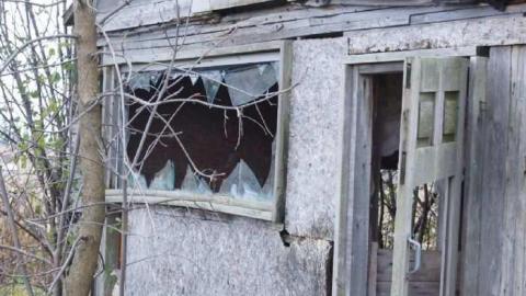 Still Standing... barely - Dickson-Hill-House13.jpg