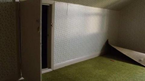 Walkabout - Wallpaper-Walls10.jpg