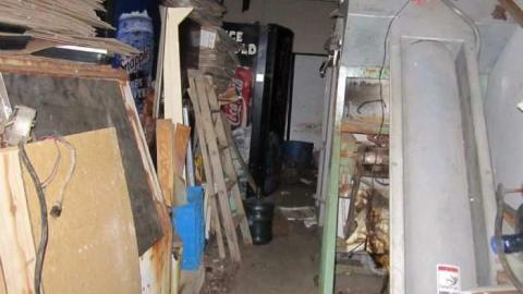 Abandoned Warehouse - 009.jpg