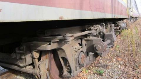 Rail Cars - Abandoned-Passenger-Rail-Cars11.jpg