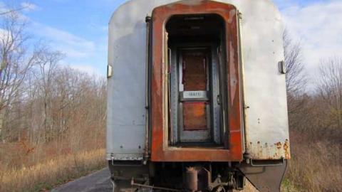 Rail Cars - Abandoned-Passenger-Rail-Cars12.jpg