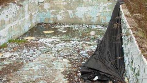 Richmond & Sunningdale - Neglected-Manor227.jpg