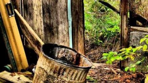 Elfrida Farm Ruins - Corners-Tagged-to-Death2.jpg