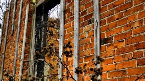 Elfrida Farm Ruins - Corners-Tagged-to-Death7.jpg