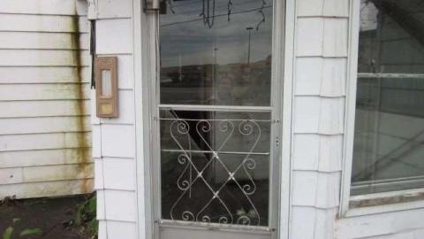 Decaying Garage - Bonazew-Motors1.jpg