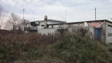 Decaying Garage - Bonazew-Motors3.jpg