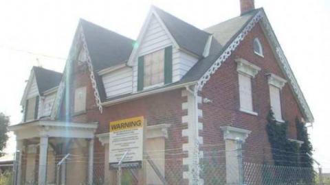 Old Charm - 40356_490539194615_8386589_n.jpg