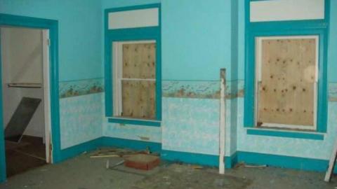 Old Charm - 44416_490539484615_6178147_n.jpg