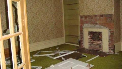 Old Charm - 45950_490539339615_4455622_n.jpg