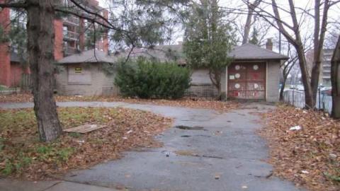 4/12/2012 - 3738-Saint-Clair-Avenue-East5.jpg