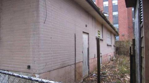 4/12/2012 - 3738-Saint-Clair-Avenue-East8.jpg